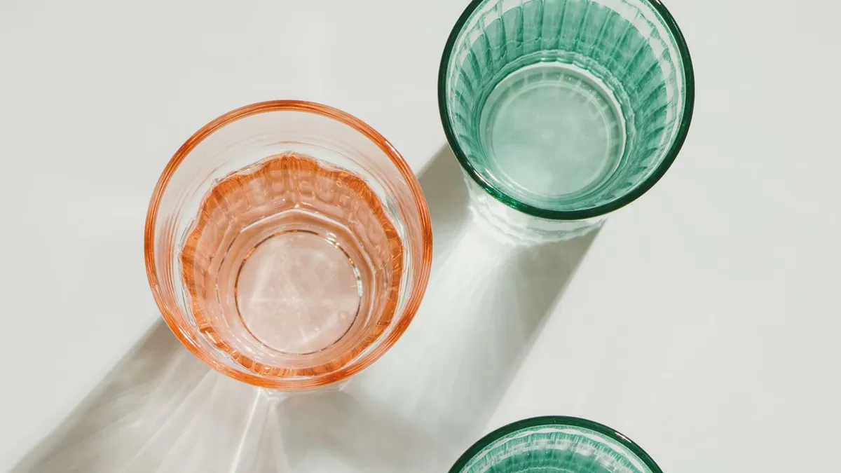 Het nippen van heet water: een eeuwenoude traditie die online herleeft